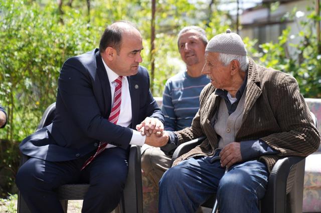 Başkan Akdenizli, Evi Yanan Aileyi Ziyaret Etti (5) (Copy)