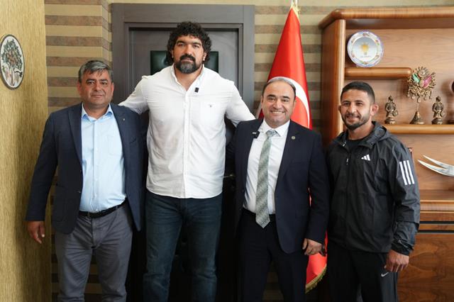 Dualı Çayırların Dev Adamı Seydikemerspor’a Transfer Oldu (3) (Copy)