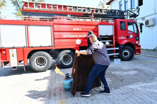 Fethiye Belediyesi Personeline Yangın Tatbikatı Ve Eğitim Verildi (3) (Copy)