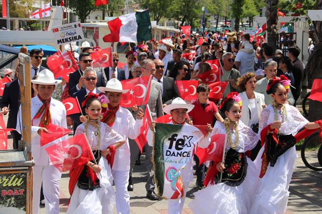Fethiye'de 23 Nisan Kortej Ve Şöleni Büyük İlgi Gördü (2) (Copy)