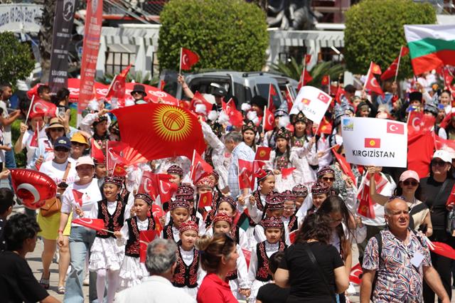 Fethiye'de 23 Nisan Kortej Ve Şöleni Büyük İlgi Gördü (6) (Copy)