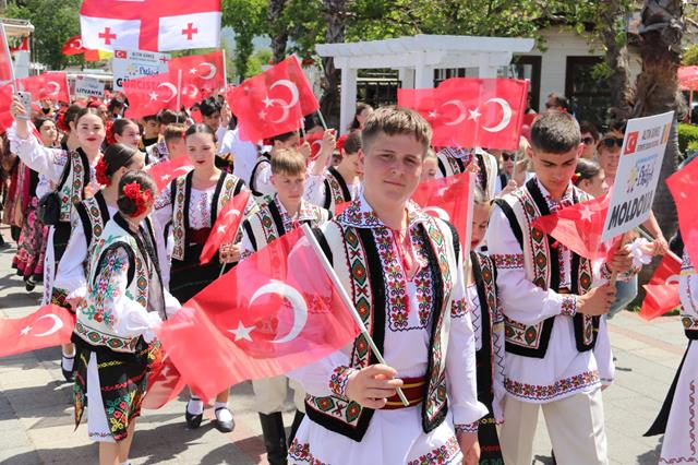 Fethiye'de 23 Nisan Kortej Ve Şöleni Büyük İlgi Gördü (7) (Copy)