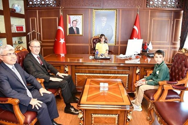 Fethiye’de Kaymakamlık Koltuğunu Öğrenciler Devraldı (2) (Copy)