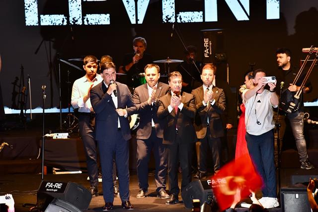 Haluk Levent, 23 Nisan’da Göcek’te Coşkuyla Sahne Aldı (6) (Copy)