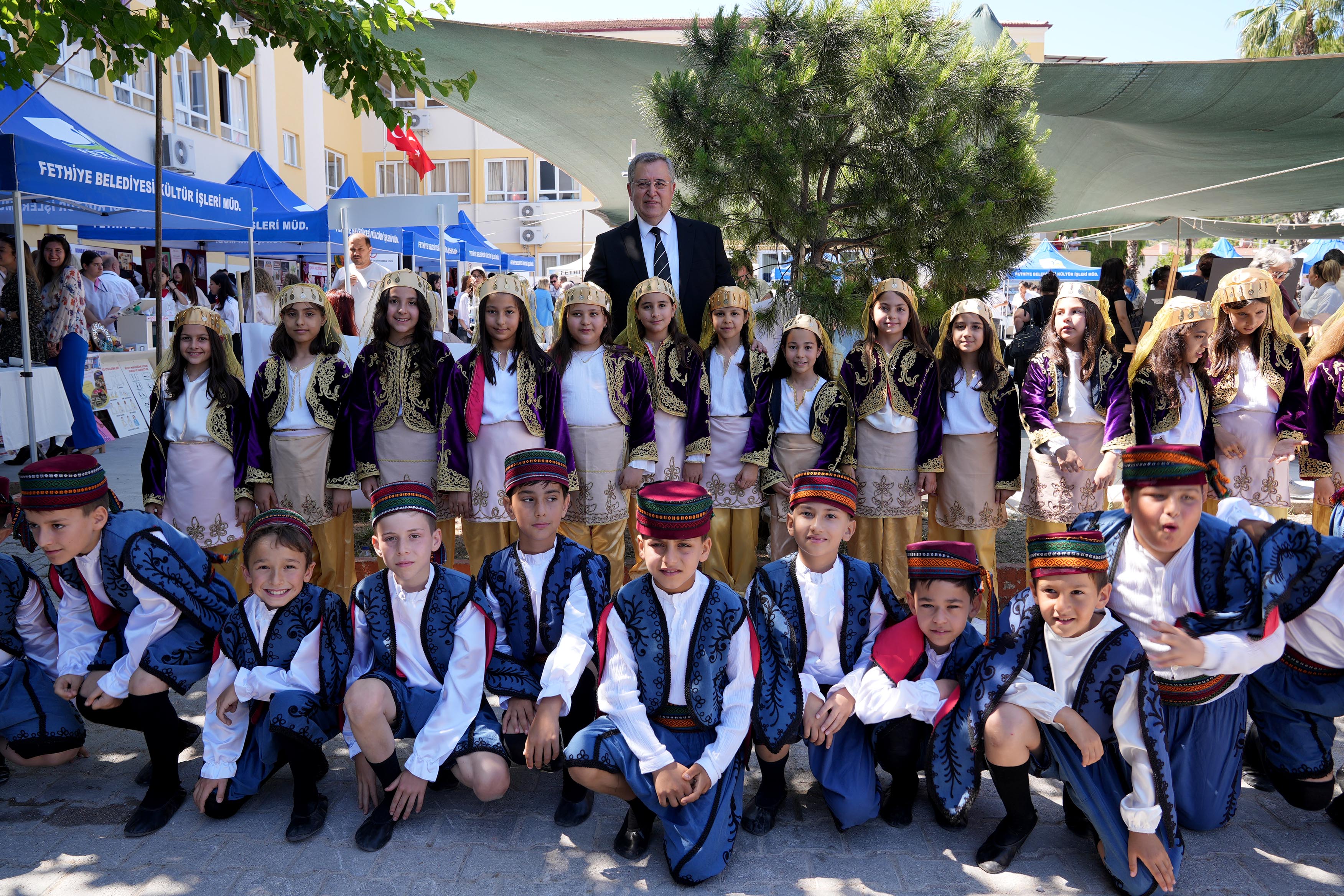 Başkan Çıralı, Fethiye Mesleki Eğitim Fuarı’nda Öğrencilerle Buluştu (2)