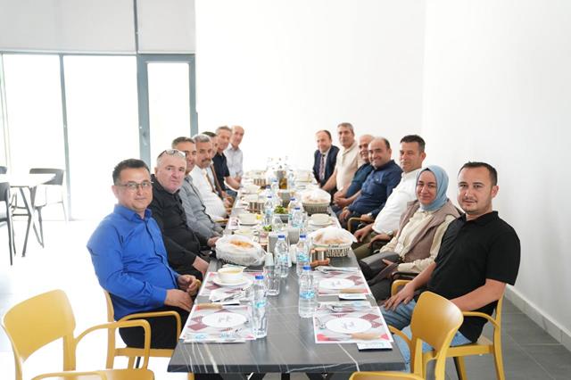 Başkan Akdenizli’den Emekli Olan Kara’ya Veda Yemeği (1) (Copy)