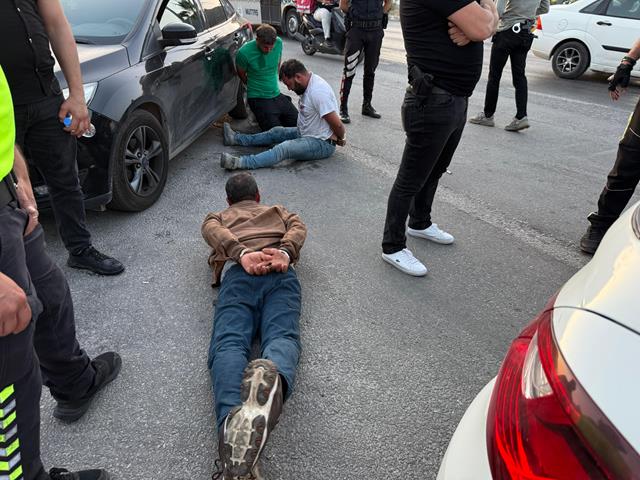 Durdurulan Araçtaki Şahıslar Polise Saldırdı (1) (Copy)
