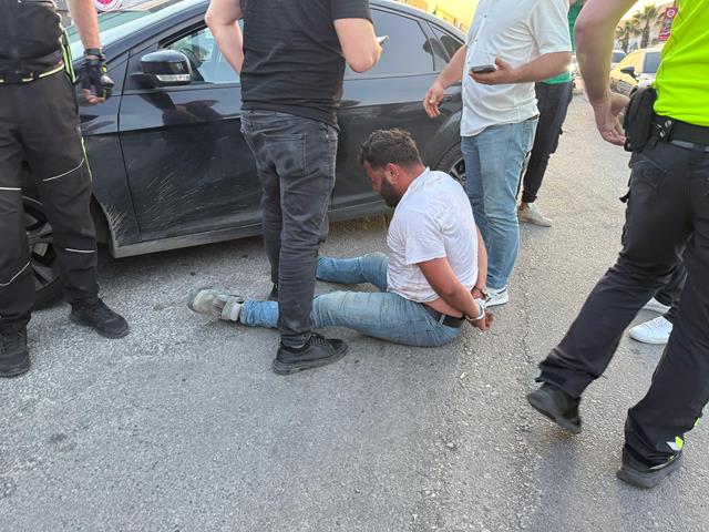 Durdurulan Araçtaki Şahıslar Polise Saldırdı (2) (Copy)