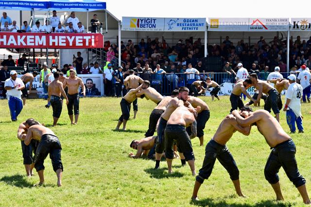 Fethiye Belediyesi 3. Mustafa Kiremitli Yağlı Güreşleri Coşkuyla Başladı (10) (Copy)