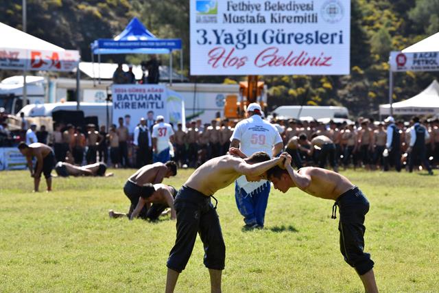 Fethiye Belediyesi 3. Mustafa Kiremitli Yağlı Güreşleri Coşkuyla Başladı (19) (Copy)