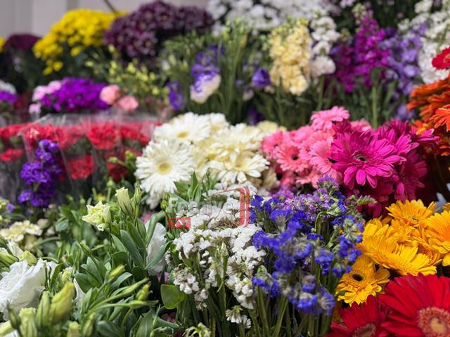 Fethiye’de Çiçekçiler Anneler Günü’ne Hazırlandı (2) (Copy)