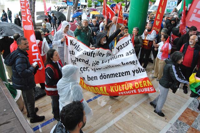 Fethiye'deki 1 Mayıs Emek Ve Dayanışma Gününde Yağmur Altında Yürüdüler (17) (Copy)