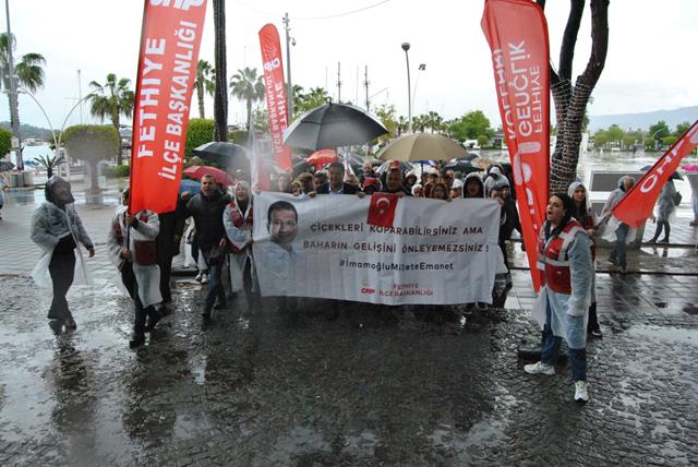 Fethiye'deki 1 Mayıs Emek Ve Dayanışma Gününde Yağmur Altında Yürüdüler (20) (Copy)