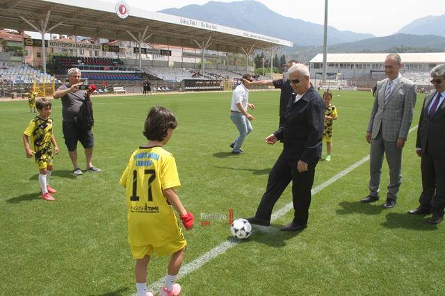 Fethiyespor, “Geleceğin Yıldızlarını Arıyor” Turnuvası Başladı (8) (Copy)