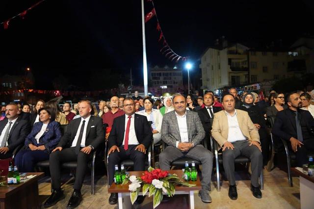 Seydikemer’de Ali Kınık Ve Ozan Manas’tan Muhteşem Konser (4) (Copy)