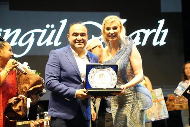 Songül Karlı, Tarihi Letoon Antik Kentinde Sevenlerini Coşturdu (3) (Copy)