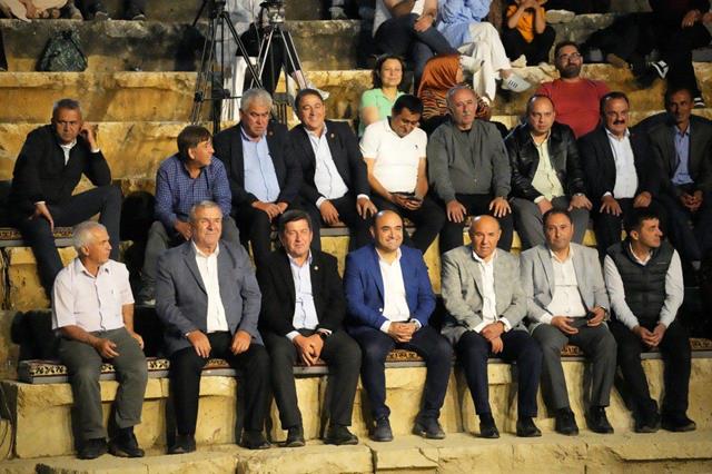 Songül Karlı, Tarihi Letoon Antik Kentinde Sevenlerini Coşturdu (6) (Copy)