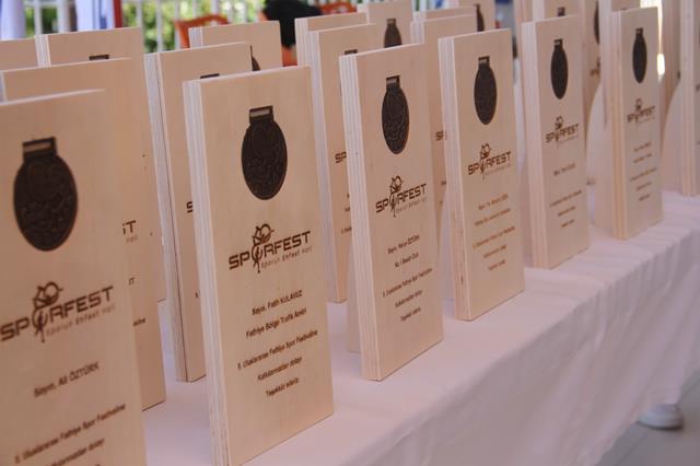 Sporfest’te Katkı Sunanlara Plaket Verildi (10) (Copy)