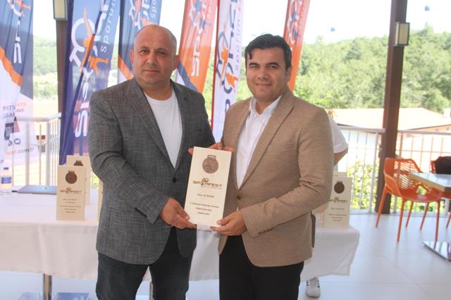 Sporfest’te Katkı Sunanlara Plaket Verildi (3) (Copy)