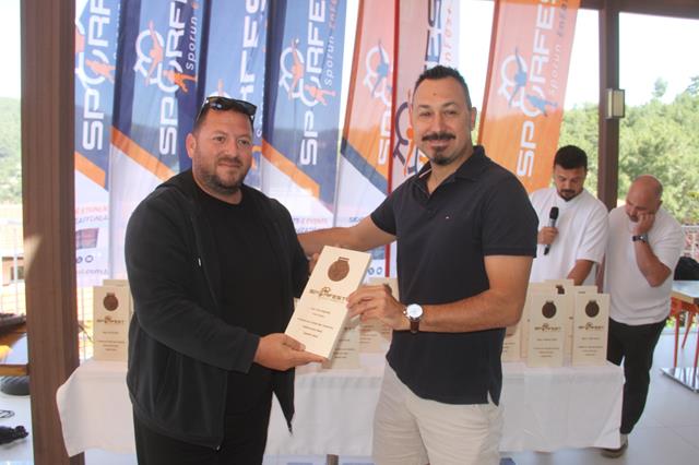 Sporfest’te Katkı Sunanlara Plaket Verildi (5) (Copy)
