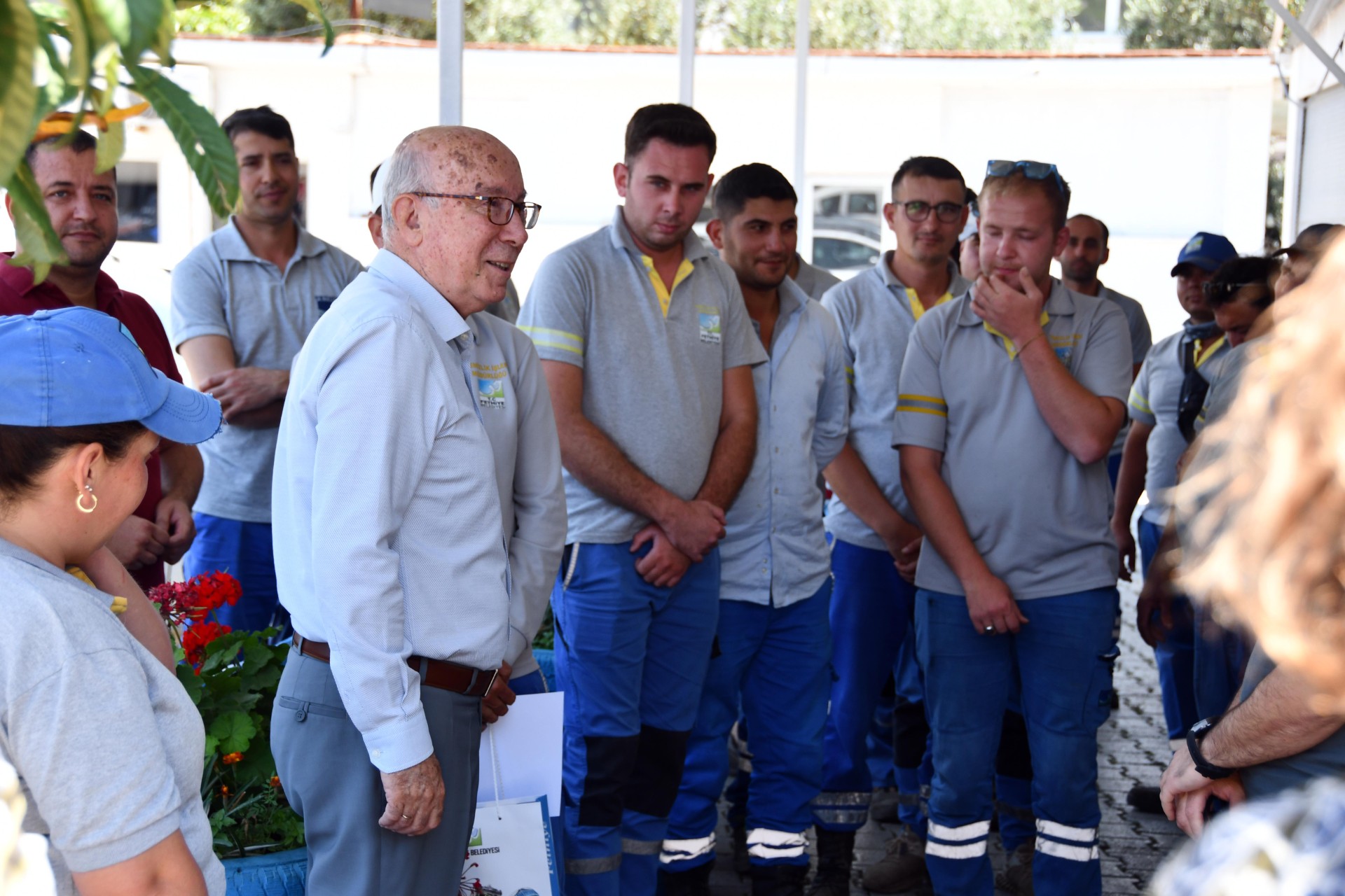 Thumbnail Kediyi Kurtaran Personele Teşekkür Edildi (2)