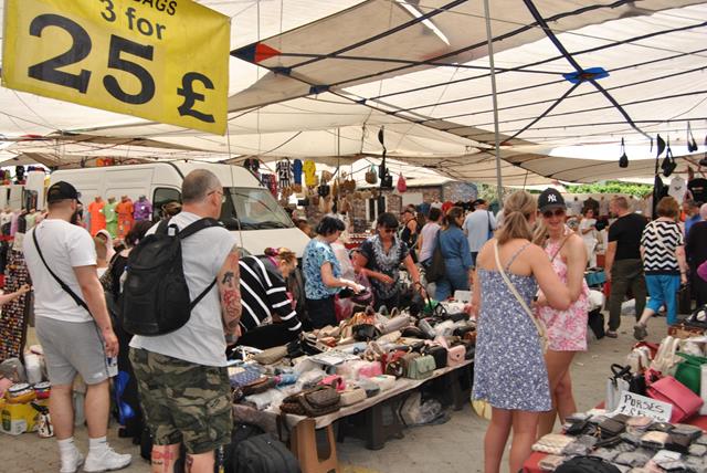 Turistler Poşet Poşet Alışveriş Yaptı (7) (Copy)