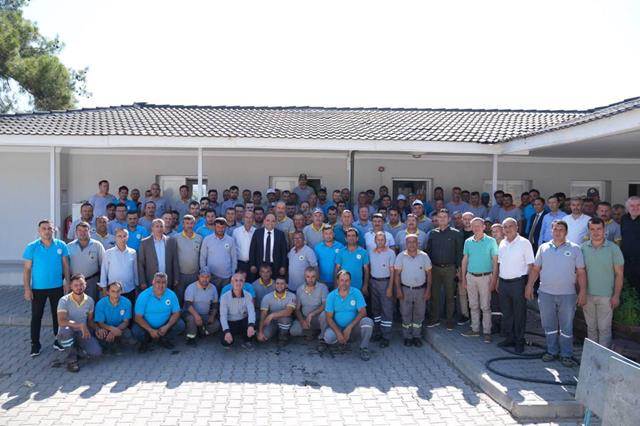 Başkan Önder Akdenizli, Bayram Öncesi Mesai Arkadaşlarıyla Bayramlaştı (2) (Copy)