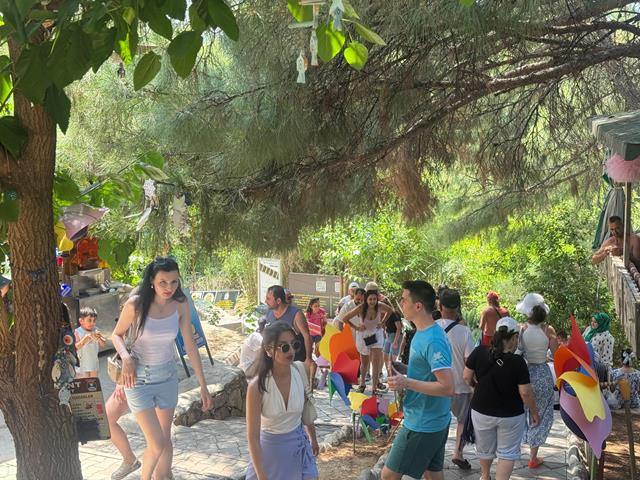 Bayramda Gizlikent Şelalesi’ne Ziyaretçi Akını (3) (Copy)