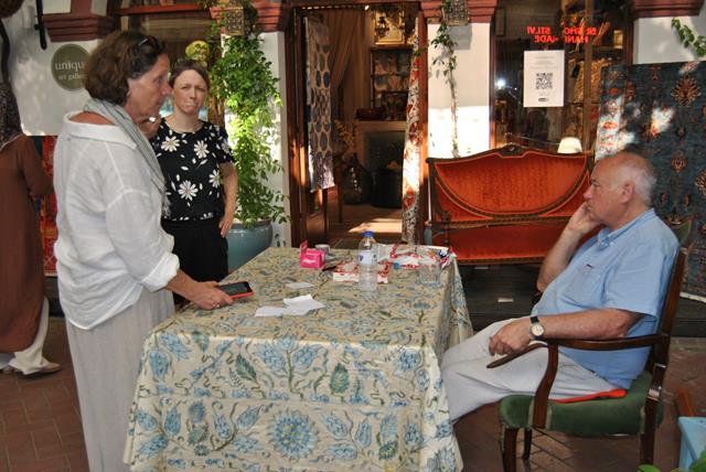 İngiliz Yazar, Fethiye’de İmza Günü Düzenledi (2) (Copy)
