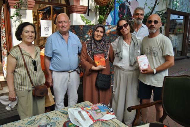 İngiliz Yazar, Fethiye’de İmza Günü Düzenledi (4) (Copy)