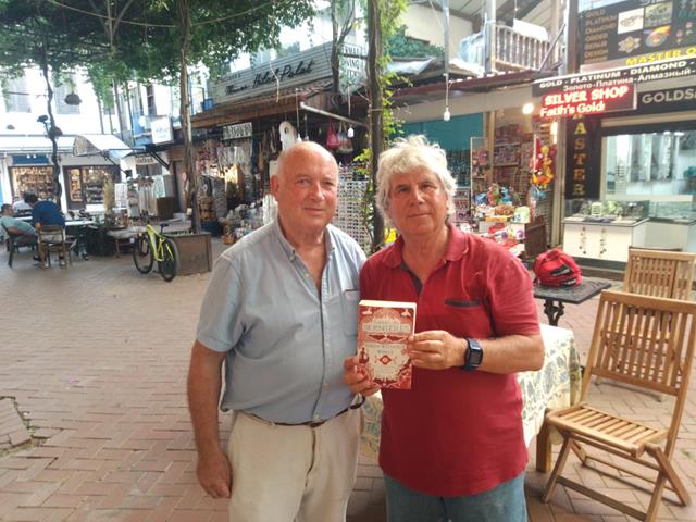İngiliz Yazar, Fethiye’de İmza Günü Düzenledi (7) (Copy)