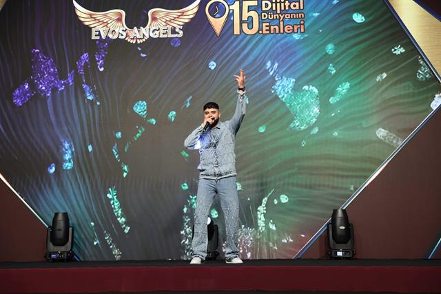 Rap Müziğin Yeni Sesi Apo2.1, İlk Ödülünü Aldı! (6) (Copy)