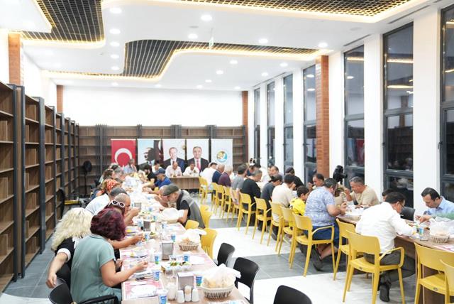 Başkan Akdenizli, Gazetecilerle Bir Araya Geldi (3) (Copy)