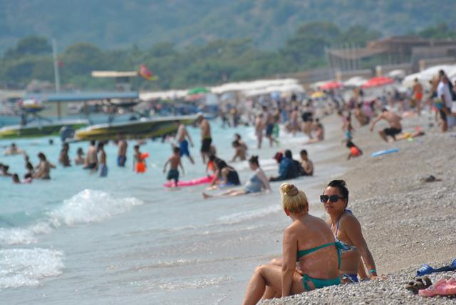 Fethiye’de Plajlar Doldu (17) (Copy)