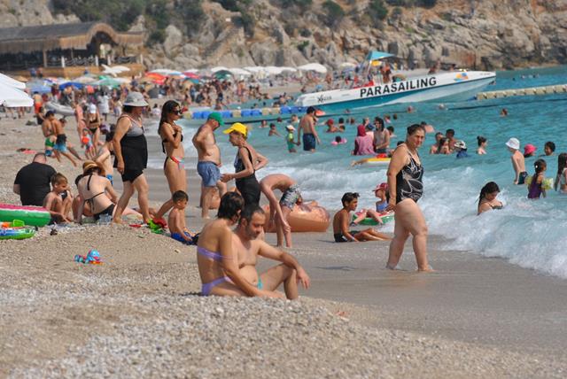 Fethiye’de Plajlar Doldu (21) (Copy)