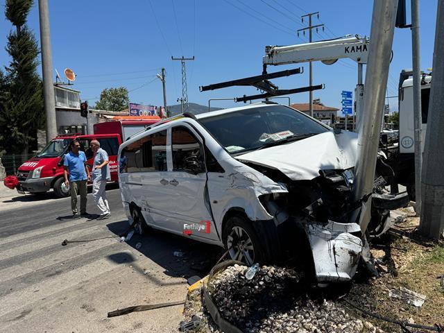 Fethiye’de Trafik Kazasında 11 Kişi Yaralandı (4) (Copy)-1