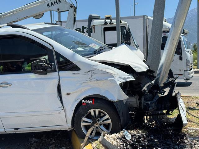 Fethiye’de Trafik Kazasında 11 Kişi Yaralandı (5) (Copy)-1