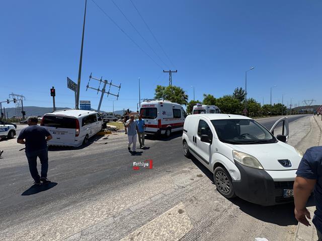 Fethiye’de Trafik Kazasında 11 Kişi Yaralandı (8) (Copy)