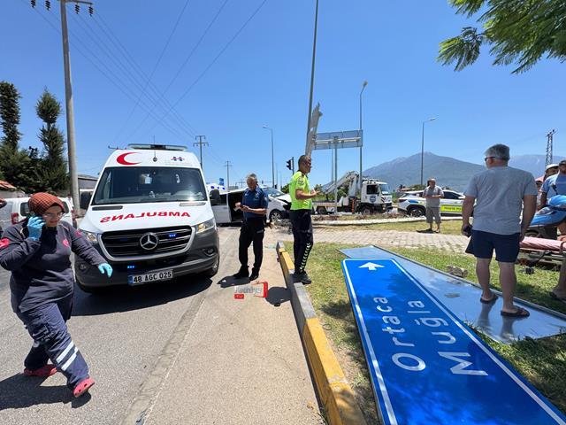 Fethiye’de Trafik Kazasında 11 Kişi Yaralandı (9) (Copy)-1