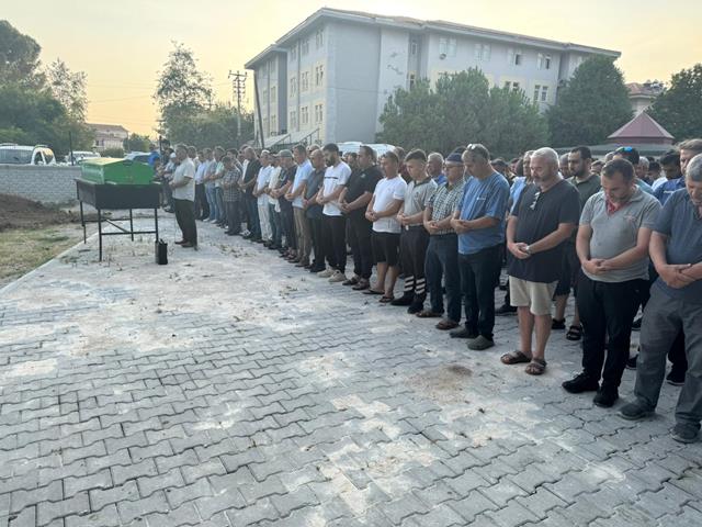 Minik Asil Kemal, Gözyaşlarıyla Son Yolculuğuna Uğurlandı (1) (Copy)