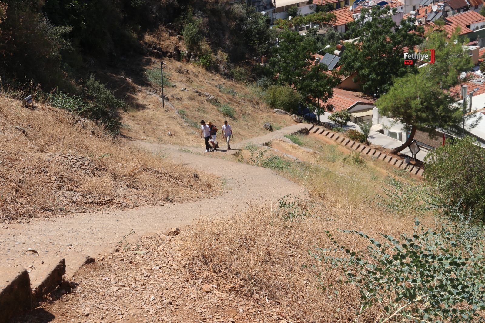 40 Derece Sıcağa Rağmen Amintas Kaya Mezarları’na Yoğun İlgi (3)
