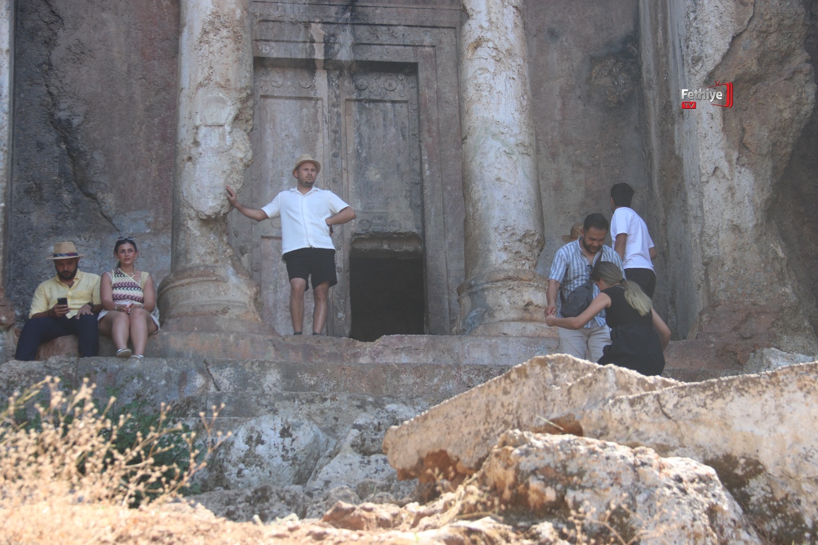 40 Derece Sıcağa Rağmen Amintas Kaya Mezarları’na Yoğun İlgi (4)