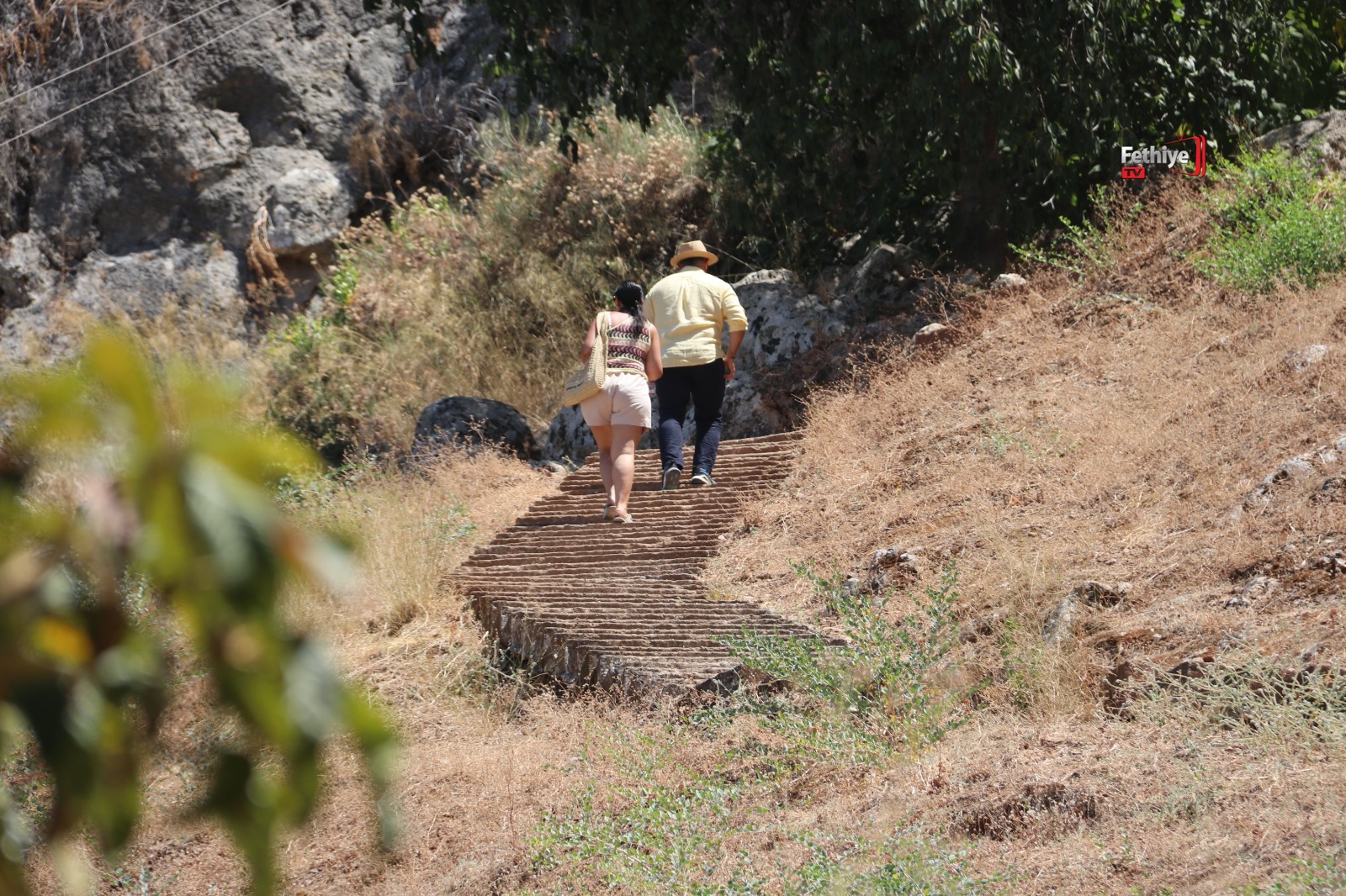 40 Derece Sıcağa Rağmen Amintas Kaya Mezarları’na Yoğun İlgi (9)