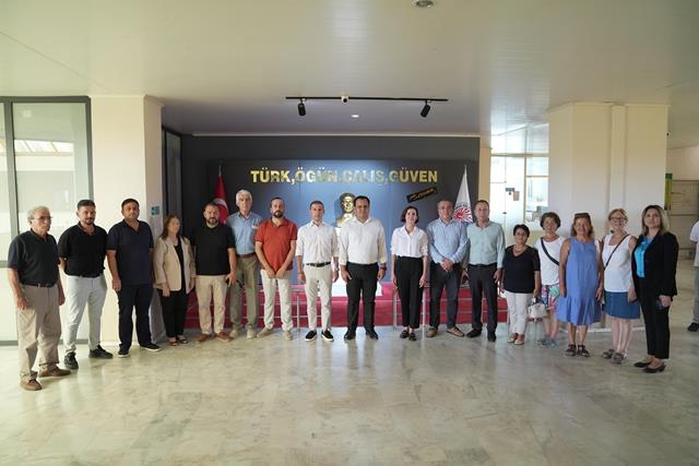 Beledi̇ye Başkani Sezer Durmuş, Chp’li̇ Heyetle Saha Çalişmasina Katildi (2) (Copy)