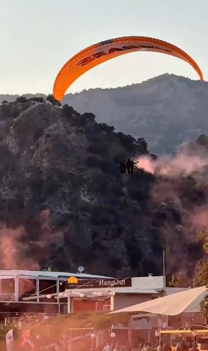 Doğacak Çocuklarının Cinsiyetini Gökyüzünde İlan Ettirdiler (3)