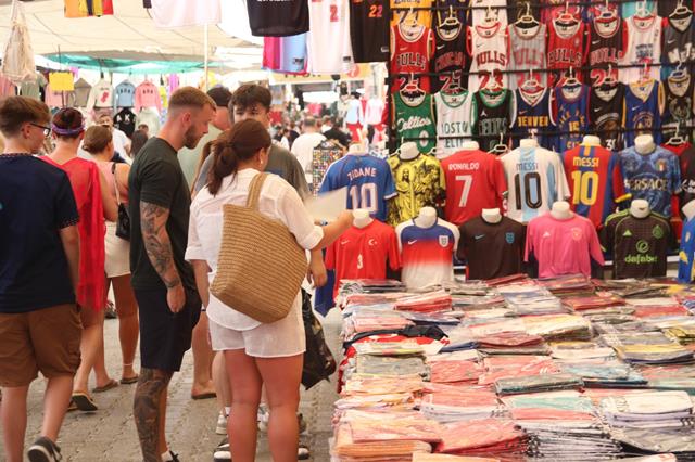Fethiye Salı Pazarı’nda Kalabalık Var, Satış Yok (3) (Copy)