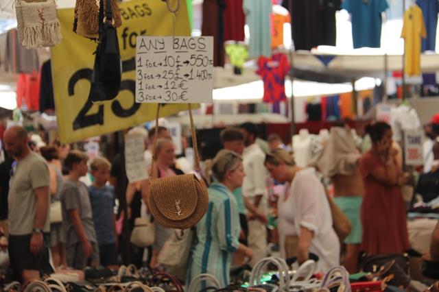 Fethiye Salı Pazarı’nda Kalabalık Var, Satış Yok (4) (Copy)