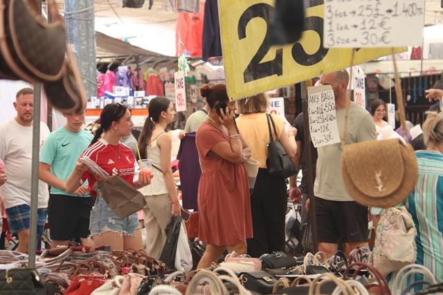 Fethiye Salı Pazarı’nda Kalabalık Var, Satış Yok (5) (Copy)