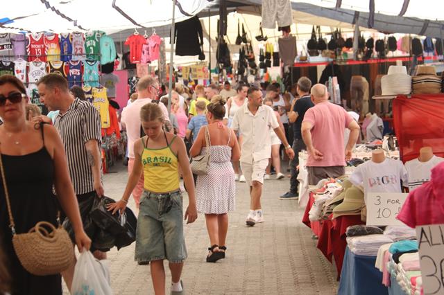Fethiye Salı Pazarı’nda Kalabalık Var, Satış Yok (6) (Copy)