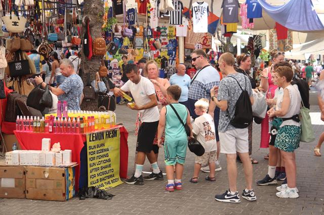 Fethiye Salı Pazarı’nda Kalabalık Var, Satış Yok (8) (Copy)